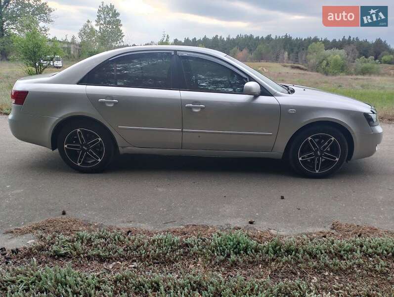 Седан Hyundai Sonata 2006 в Черноморске