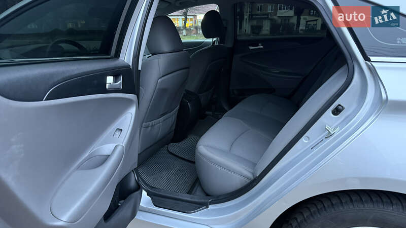 Седан Hyundai Sonata 2013 в Коростене