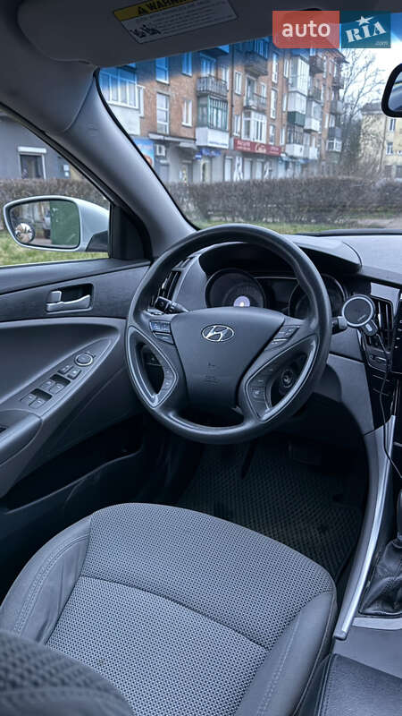 Седан Hyundai Sonata 2013 в Коростене