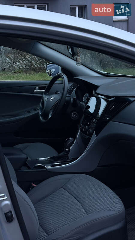 Седан Hyundai Sonata 2013 в Коростене