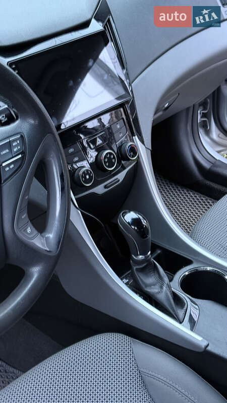 Седан Hyundai Sonata 2013 в Коростене