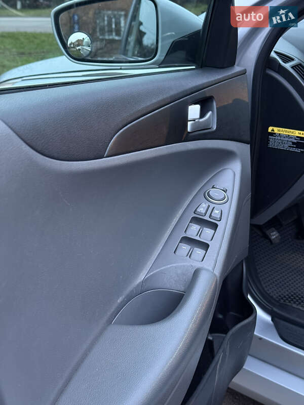 Седан Hyundai Sonata 2013 в Коростене