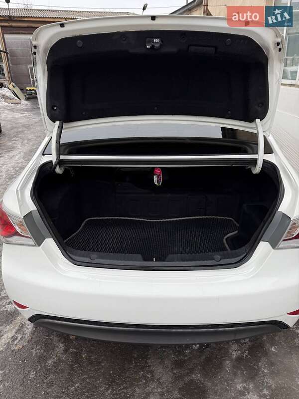Седан Hyundai Sonata 2014 в Киеве фото 6 Седан Hyundai Sonata 2014 в Киеве