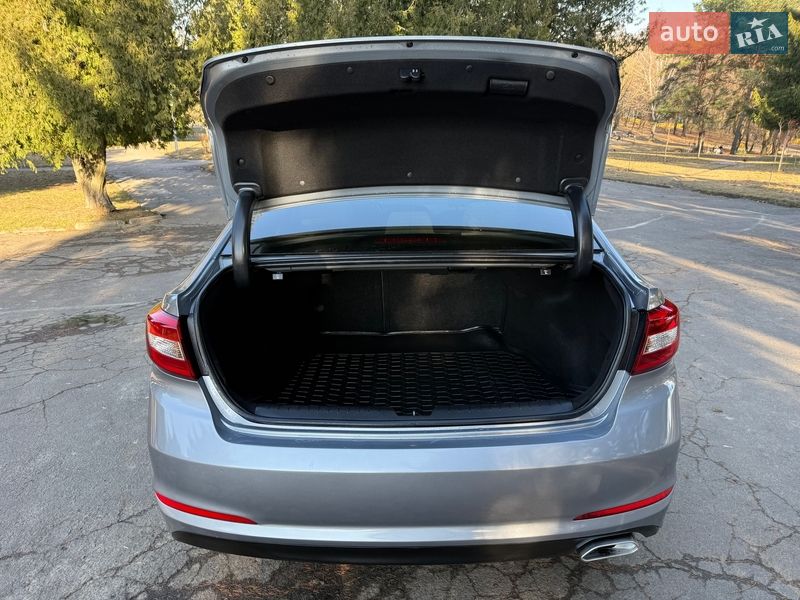 Седан Hyundai Sonata 2016 в Ровно