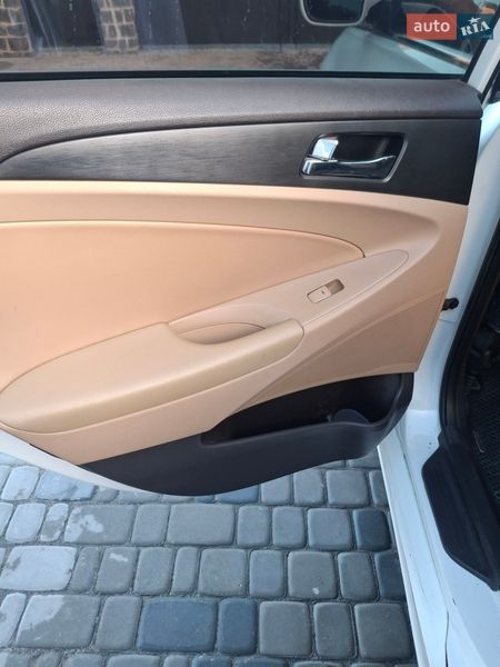 Седан Hyundai Sonata 2012 в Коростышеве