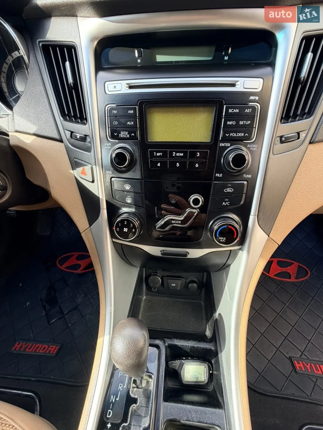 2010 Hyundai Sonata - мініатюра 9