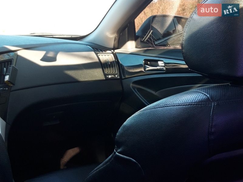 Седан Hyundai Sonata 2010 в Ромнах фото 7 Седан Hyundai Sonata 2010 в Ромнах
