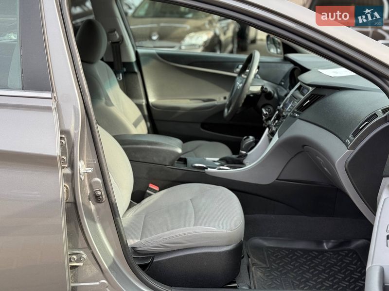 Седан Hyundai Sonata 2012 в Кривом Роге