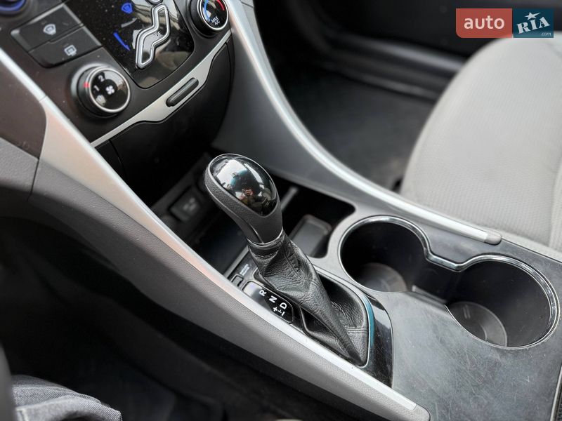 Седан Hyundai Sonata 2012 в Кривом Роге