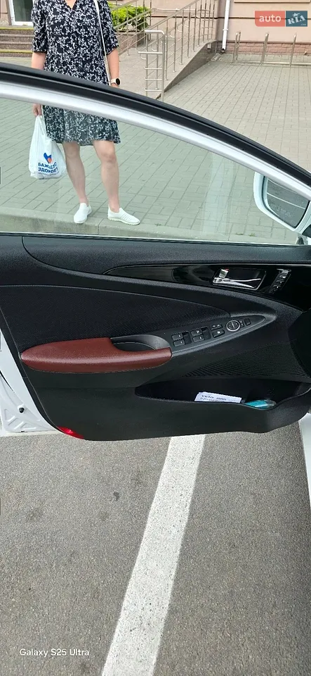 2011 Hyundai Sonata - мініатюра 23
