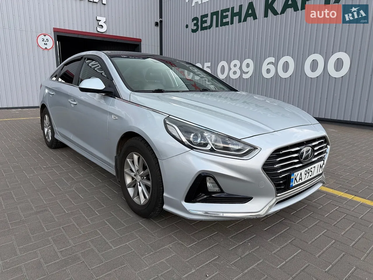 2017 Hyundai Sonata - мініатюра 16