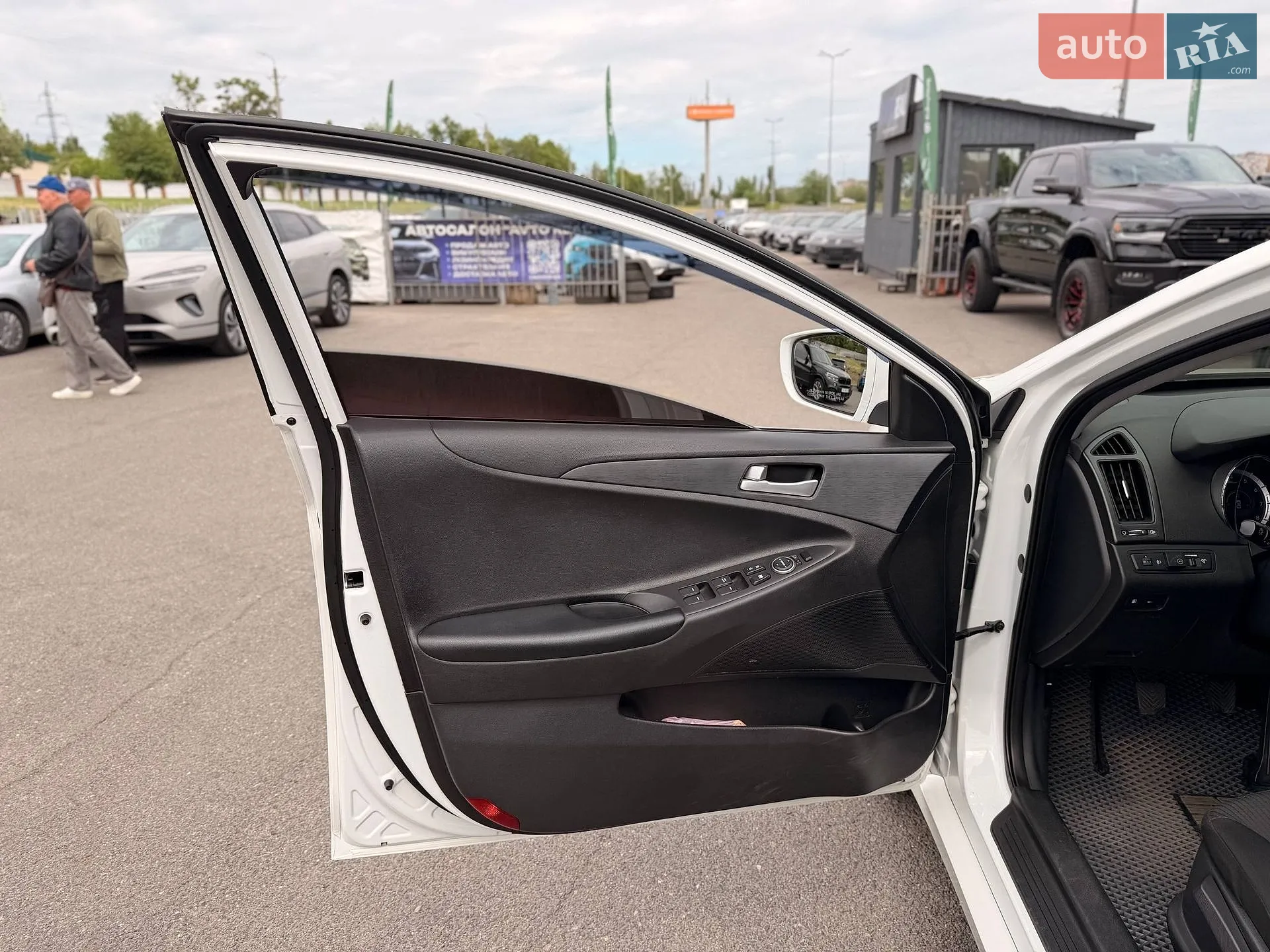 2012 Hyundai Sonata - мініатюра 31