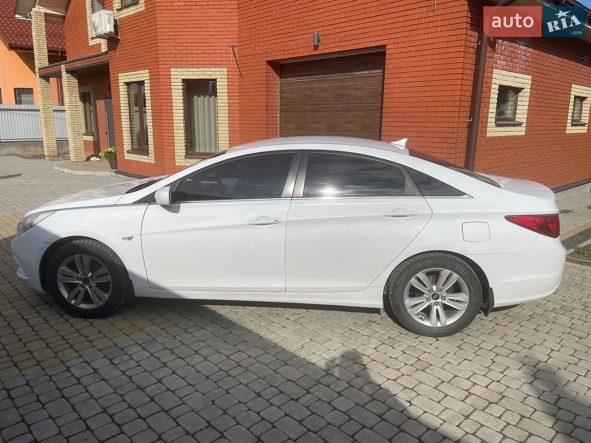 2010 Hyundai Sonata - мініатюра 9
