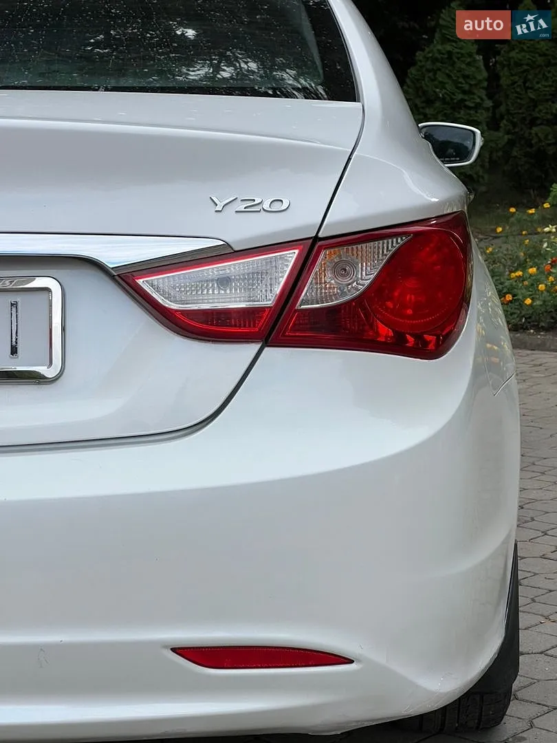 2010 Hyundai Sonata - мініатюра 9