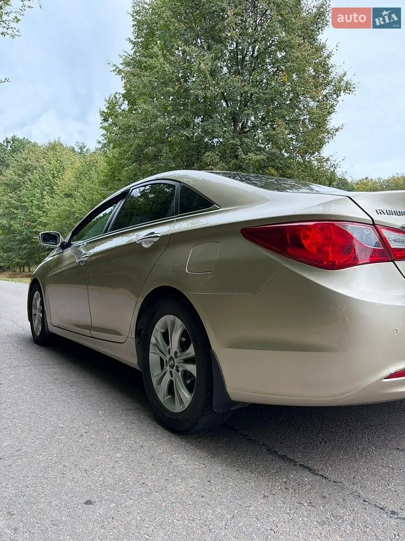 2010 Hyundai Sonata - мініатюра 9