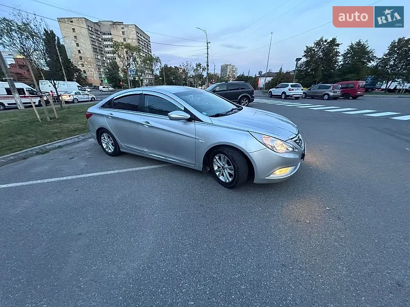Hyundai Sonata 2011