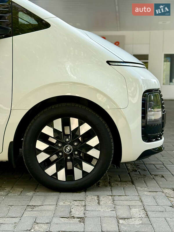 Мінівен Hyundai Staria 2021 в Дніпрі