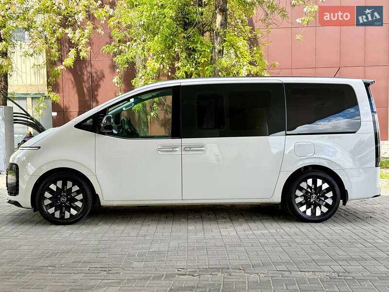 Мінівен Hyundai Staria 2021 в Дніпрі
