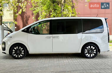 Минивэн Hyundai Staria 2021 в 