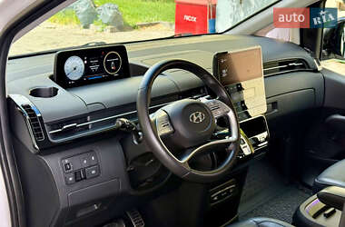 Минивэн Hyundai Staria 2021 в 