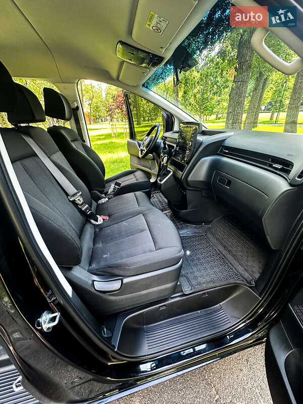 Мінівен Hyundai Staria 2022 в Києві