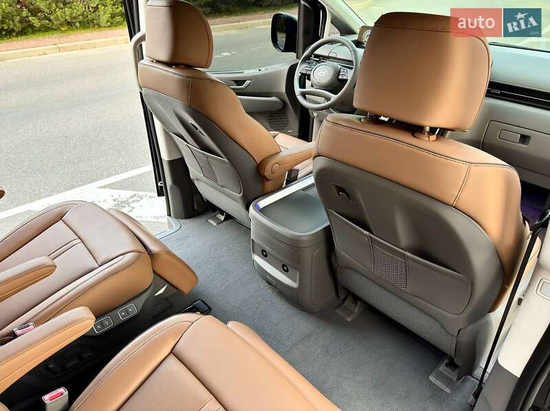 Минивэн Hyundai Staria 2025 в Киеве