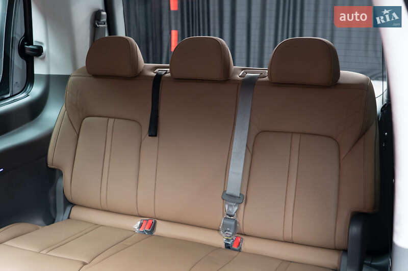 Минивэн Hyundai Staria 2025 в Киеве