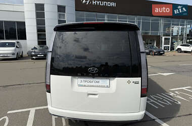 Минивэн Hyundai Staria 2022 в 