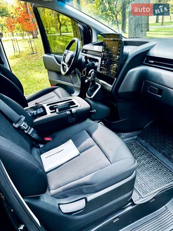 Мінівен Hyundai Staria 2022 в Києві