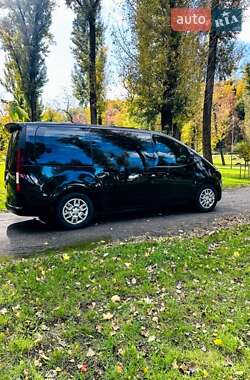 Минивэн Hyundai Staria 2022 в 