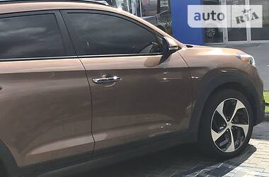 Позашляховик / Кросовер Hyundai Tucson 2015 в 