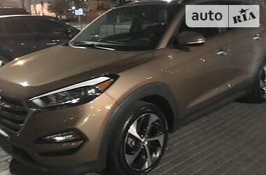 Позашляховик / Кросовер Hyundai Tucson 2015 в 