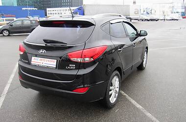 Внедорожник / Кроссовер Hyundai Tucson 2011 в 