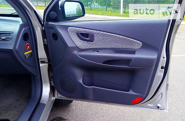 Позашляховик / Кросовер Hyundai Tucson 2004 в 
