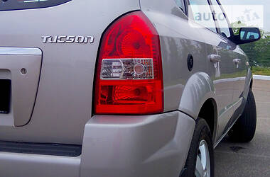 Позашляховик / Кросовер Hyundai Tucson 2004 в 