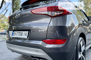 Позашляховик / Кросовер Hyundai Tucson 2018 в 