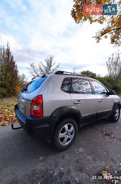 Внедорожник / Кроссовер Hyundai Tucson 2005 в 