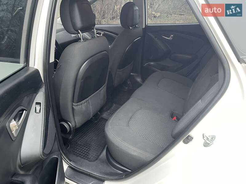 Позашляховик / Кросовер Hyundai Tucson 2012 в Смілі фото 9 Позашляховик / Кросовер Hyundai Tucson 2012 в Смілі