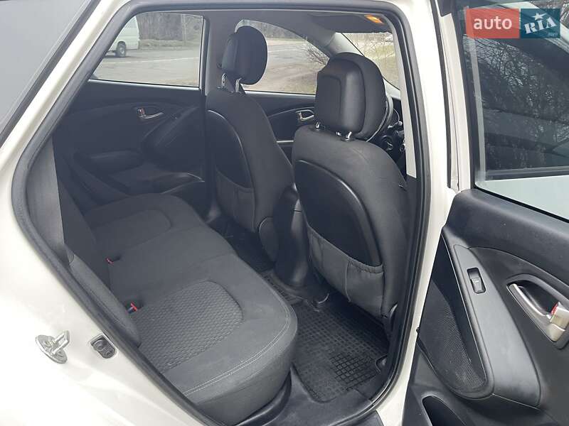 Позашляховик / Кросовер Hyundai Tucson 2012 в Смілі фото 7 Позашляховик / Кросовер Hyundai Tucson 2012 в Смілі