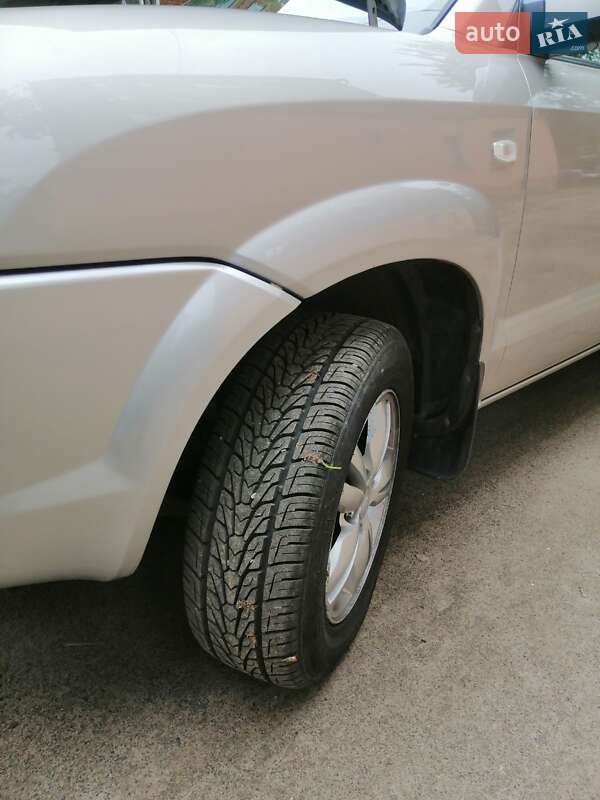 Внедорожник / Кроссовер Hyundai Tucson 2009 в Сумах