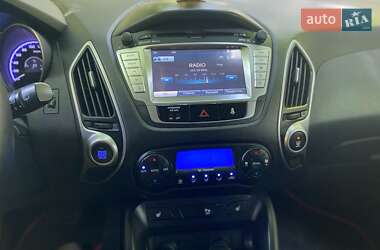 Внедорожник / Кроссовер Hyundai Tucson 2010 в 