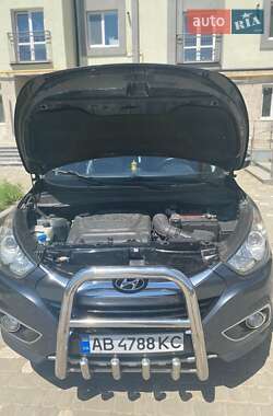 Внедорожник / Кроссовер Hyundai Tucson 2010 в 