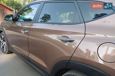Позашляховик / Кросовер Hyundai Tucson 2015 в 