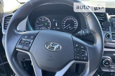 Позашляховик / Кросовер Hyundai Tucson 2016 в Києві