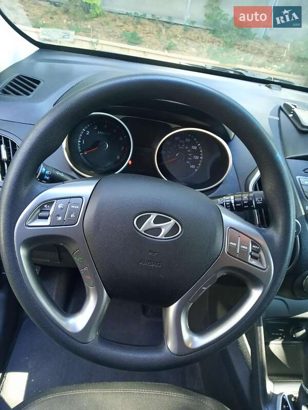 Позашляховик / Кросовер Hyundai Tucson 2015 в Києві