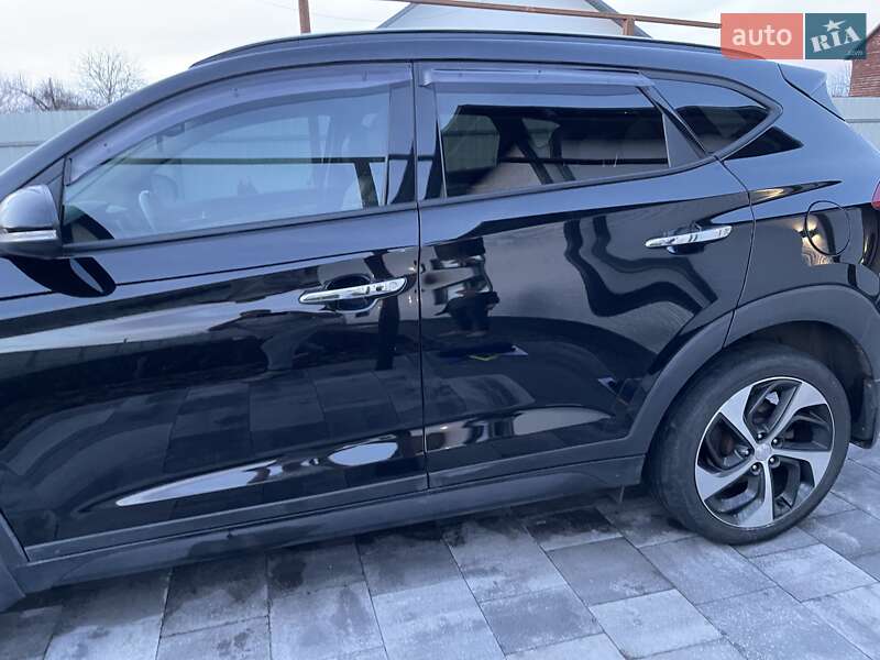 Позашляховик / Кросовер Hyundai Tucson 2016 в Києві