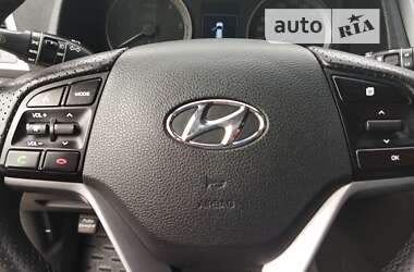 Внедорожник / Кроссовер Hyundai Tucson 2016 в 
