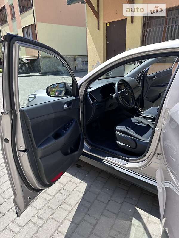 Позашляховик / Кросовер Hyundai Tucson 2017 в Івано-Франківську