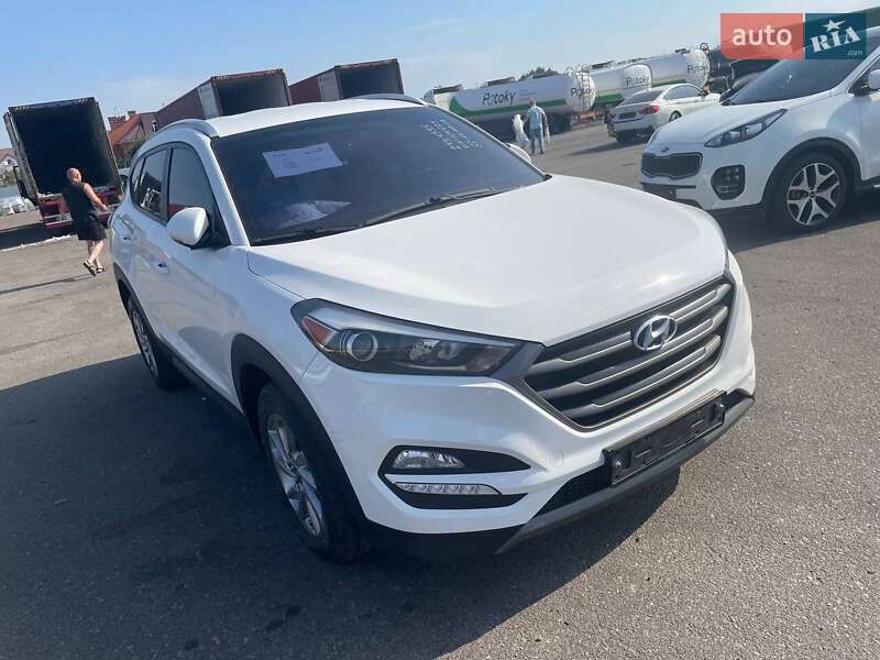 Внедорожник / Кроссовер Hyundai Tucson 2015 в 