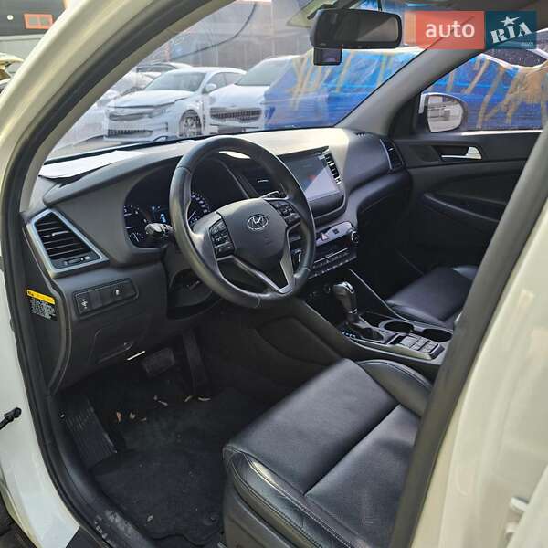Позашляховик / Кросовер Hyundai Tucson 2015 в Тульчині